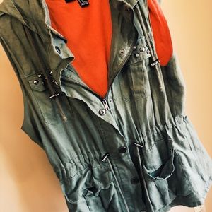 Sleeveless utility jacket